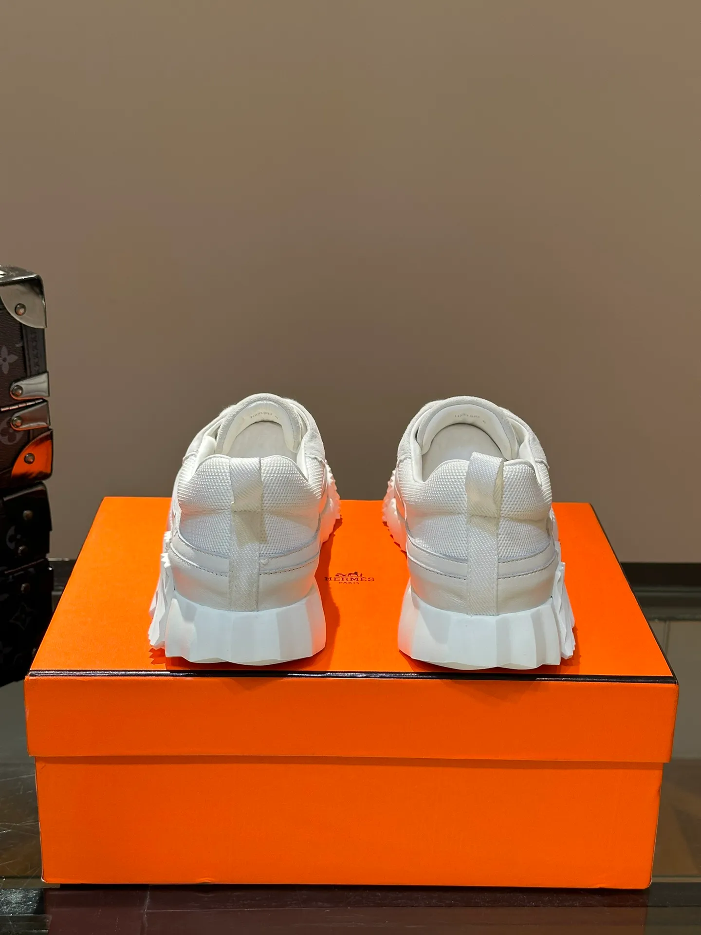 Men's shoes 💰p420 "hermes*" new men's casual sports shoes, the upper is made of cowhide leather and high-end mesh, imported materials, full of texture, the light sole is decorated with contrasting patterns, creating a versatile fashion style. Size: 38-44 (45.46 customized)